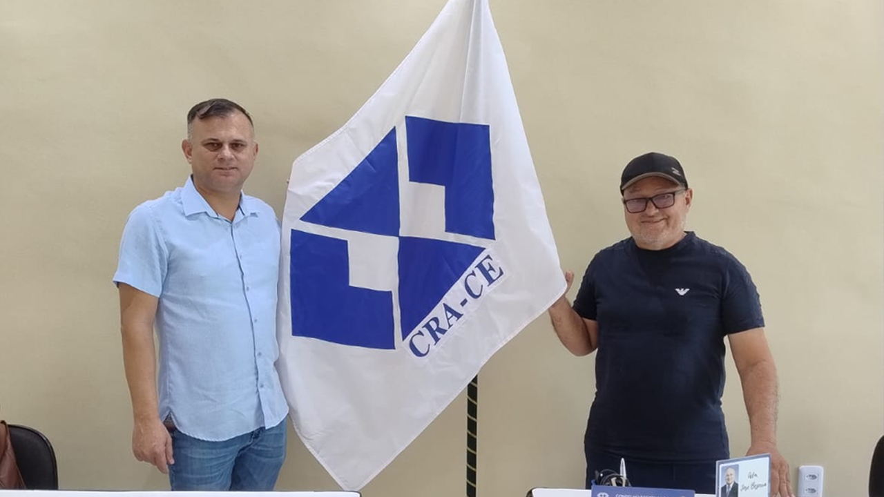 Conselheiro Antônio Tabosa realiza visita à sala do administrador em Forquilha